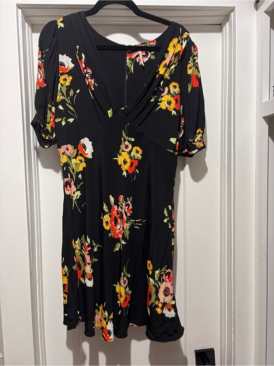 Free People Dresses & Skirts - Free People Garden Floral Dress Black size 8